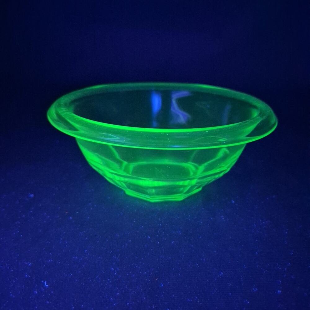 Vintage Hazel Atlas Rest Well Uranium Green Depression Glass Mixing Bowl 6 1/2"